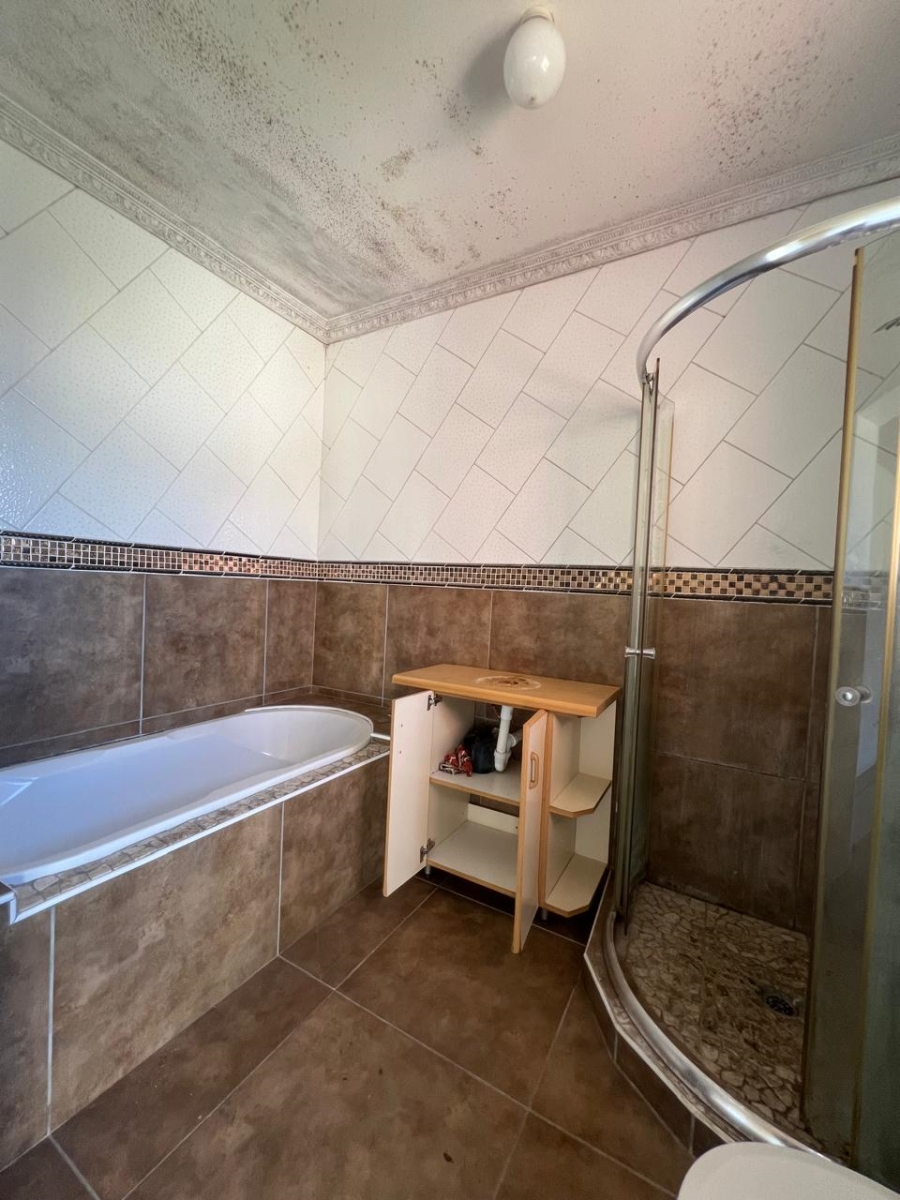 6 Bedroom Property for Sale in Rowallan Park Eastern Cape